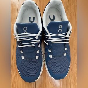 On cloud 5 worn twice- excellent condition